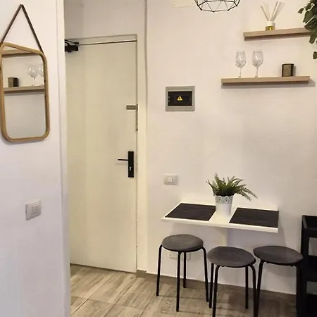 Apartment Con Piscina En *