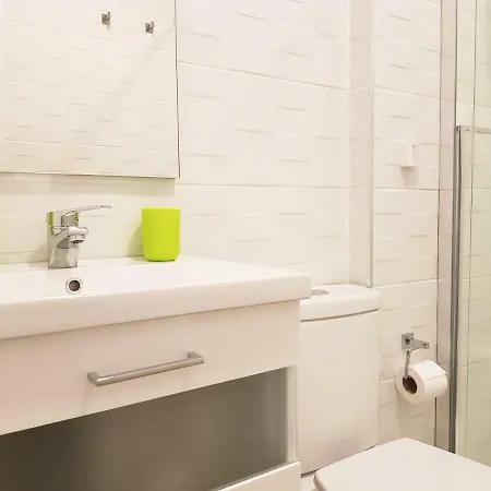 Con Piscina En Apartment