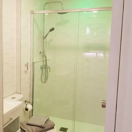 Con Piscina En Apartment